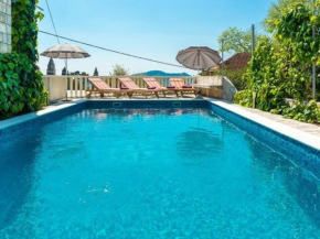 Villa Mia -Three-Bedroom Villa with Swimming Pool